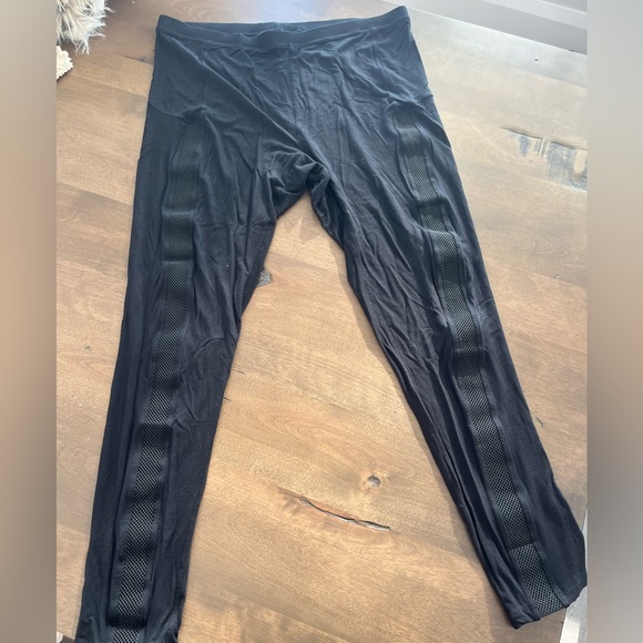 Black additionelle leggings with details along front middle size 18 - Picture 1 of 3